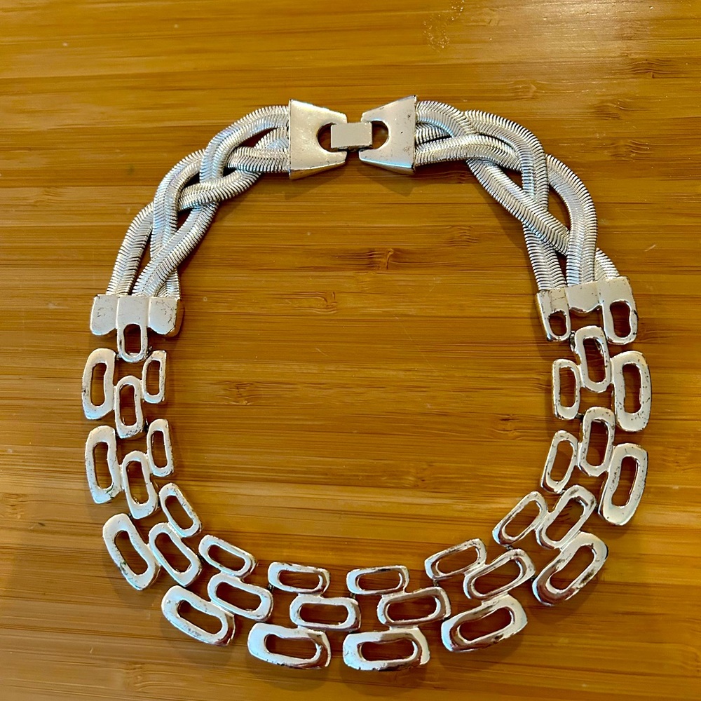 Pretty silver choker